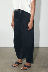 035 barrel leg jean in navy cord