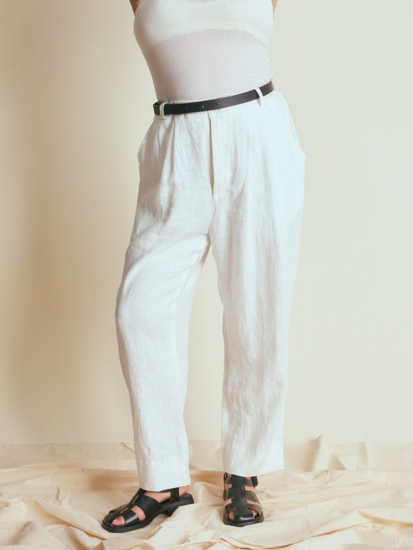 010 pleat trousers in white linen